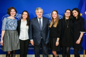 Anna Ferrari foto con Tajani